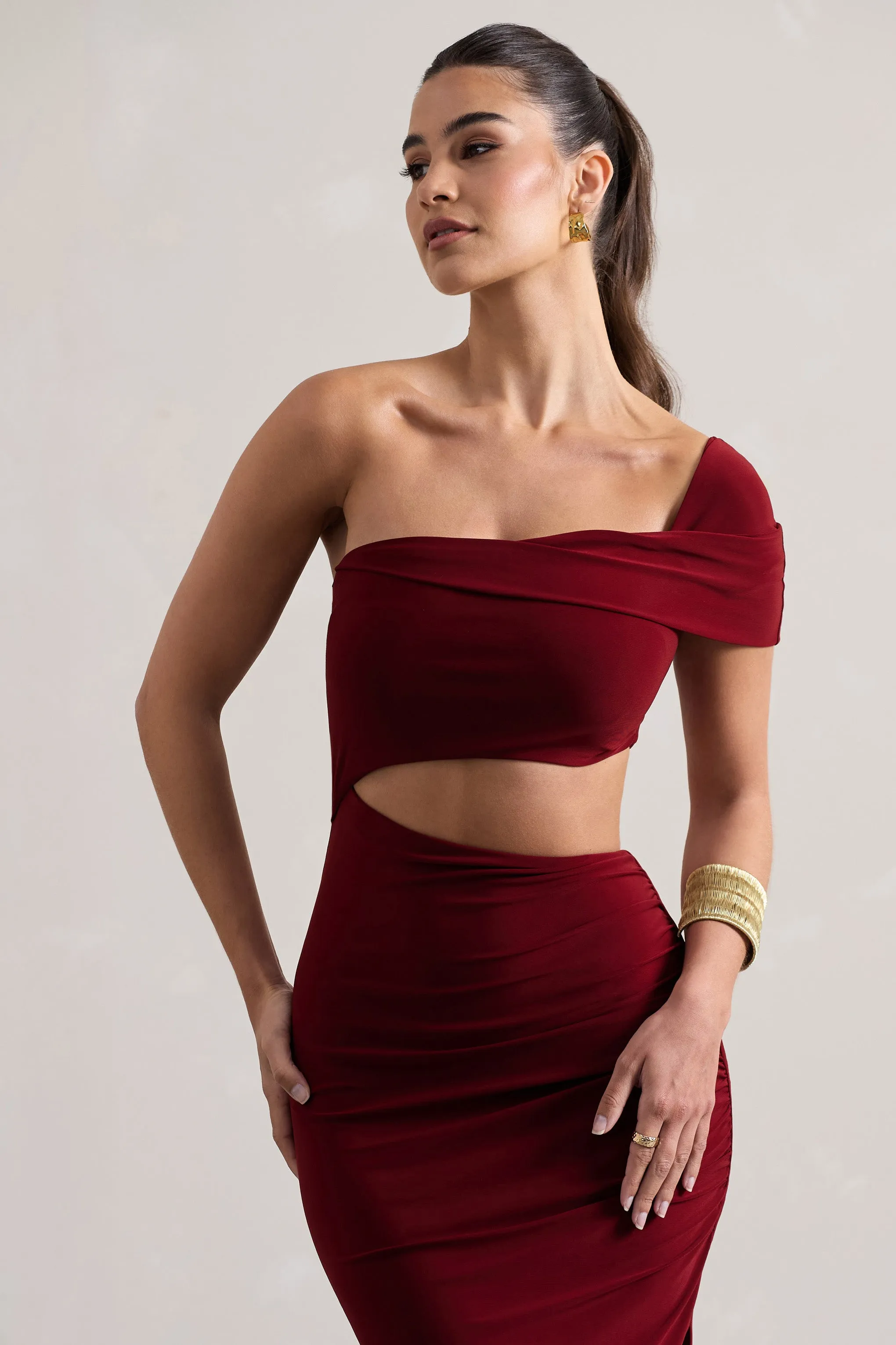 Milos | Robe longue rouge cerise à une épaule avec découpe et fente